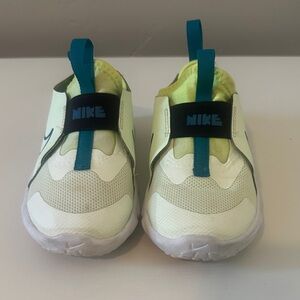 Nike Kids Sneakers - White and Teal